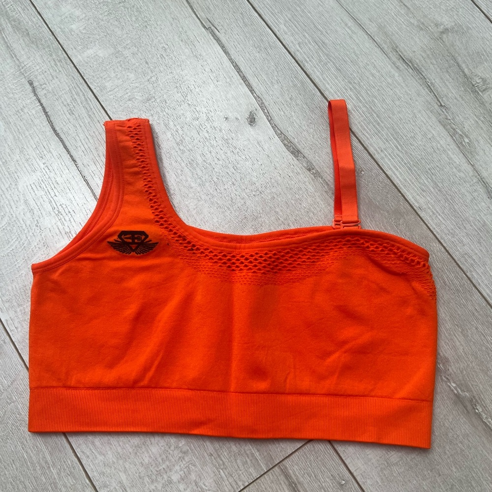 Body Engineers Vibrant Orange Seamless Sports Bra with Scoop Neckline